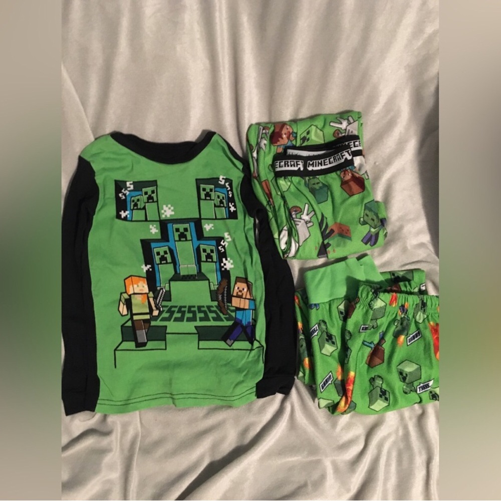 Kids Minecraft Pajamas - Size 8/M